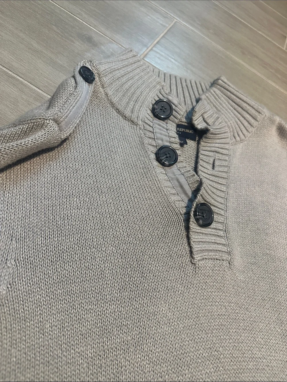 Banana Republic Men's Grey Button-Neck Sweater